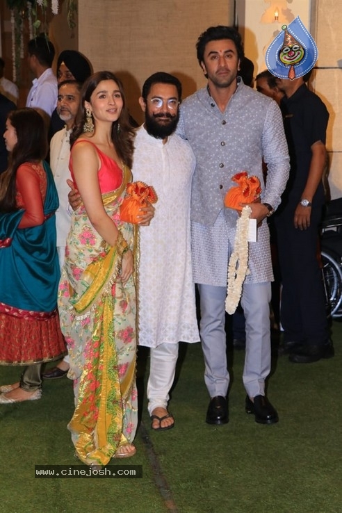 Ganesh Chaturthi Celebrations at Anil Ambani House - 32 / 54 photos