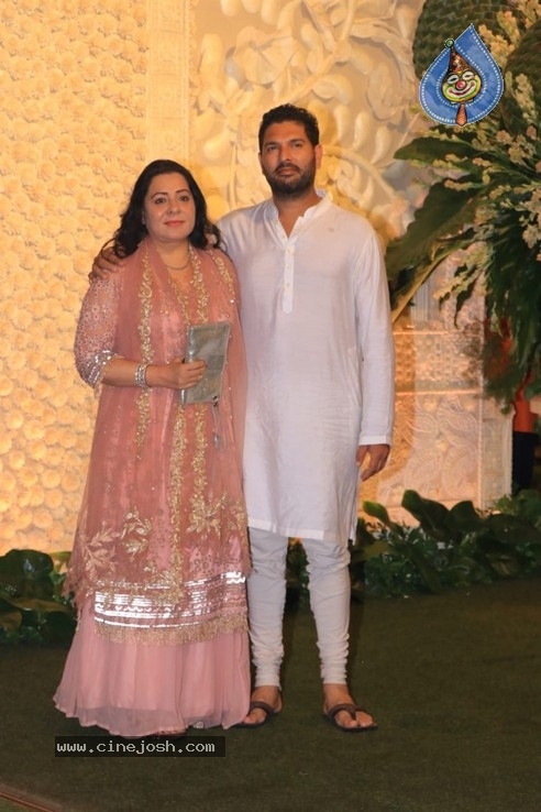 Ganesh Chaturthi Celebrations at Anil Ambani House - 40 / 54 photos