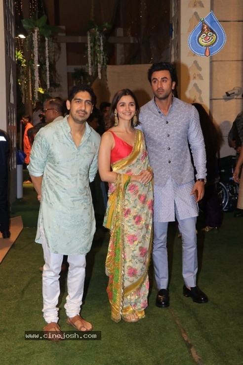 Ganesh Chaturthi Celebrations at Anil Ambani House - 48 / 54 photos