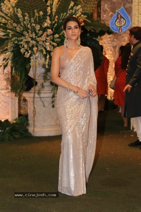 Ganesh Chaturthi Celebrations at Anil Ambani House - 51 / 54 photos