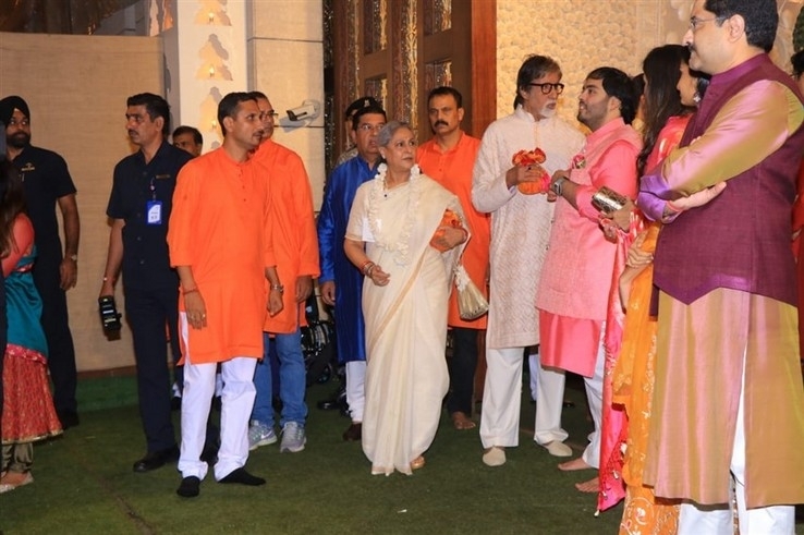 Ganesh Chaturthi Celebrations at Anil Ambani House - 13 / 54 photos