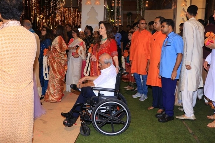 Ganesh Chaturthi Celebrations at Anil Ambani House - 22 / 54 photos