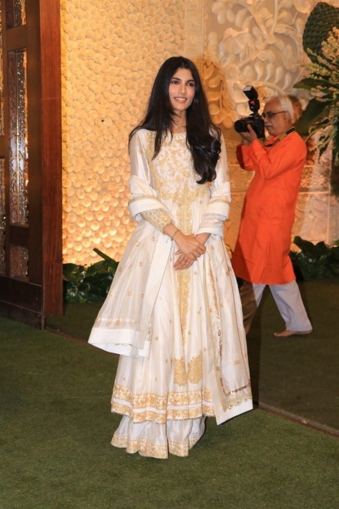 Ganesh Chaturthi Celebrations at Anil Ambani House - 24 / 54 photos