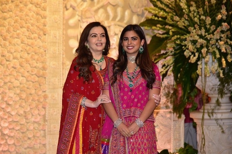 Ganesh Chaturthi Celebrations at Anil Ambani House - 34 / 54 photos