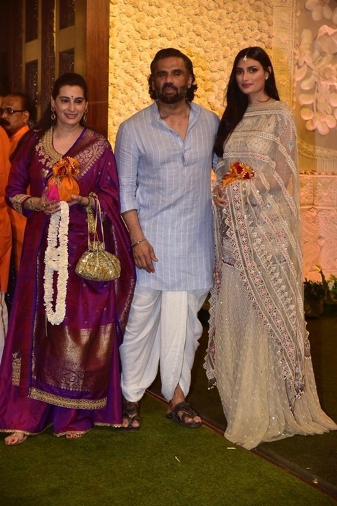 Ganesh Chaturthi Celebrations at Anil Ambani House - 42 / 54 photos