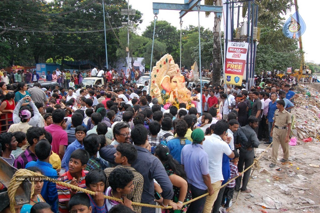 Ganesh Immersion 2014 Photos - 301 / 406 photos