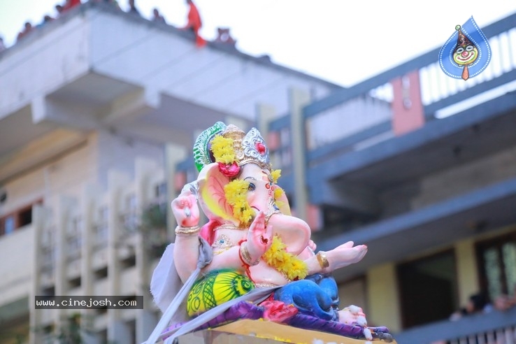 Ganesh Immersion At Hyderabad - 10 / 77 photos