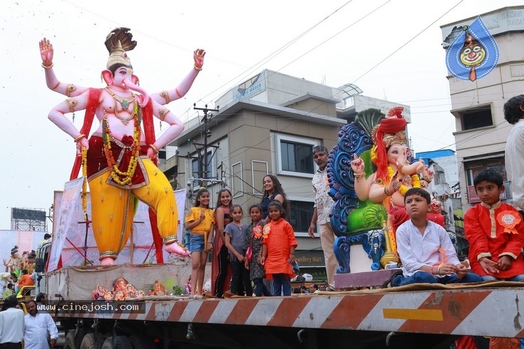 Ganesh Immersion At Hyderabad - 14 / 77 photos