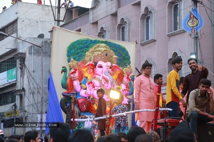 Ganesh Immersion At Hyderabad - 15 / 77 photos