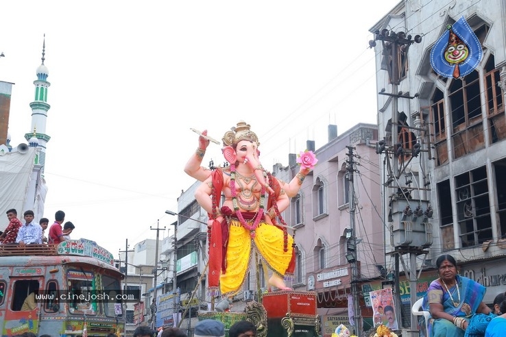 Ganesh Immersion At Hyderabad - 17 / 77 photos
