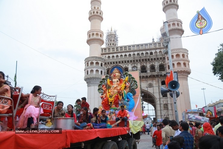 Ganesh Immersion At Hyderabad - 19 / 77 photos