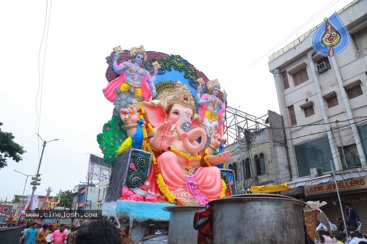 Ganesh Immersion At Hyderabad - 31 / 77 photos