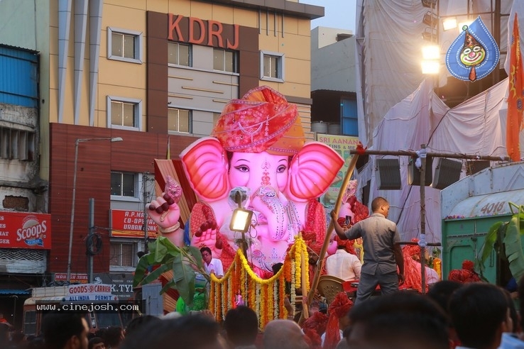 Ganesh Immersion At Hyderabad - 32 / 77 photos