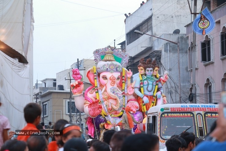 Ganesh Immersion At Hyderabad - 33 / 77 photos