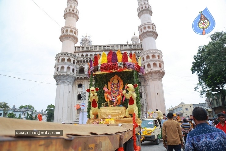 Ganesh Immersion At Hyderabad - 38 / 77 photos