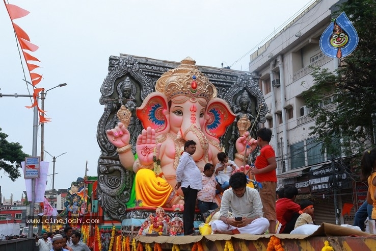 Ganesh Immersion At Hyderabad - 40 / 77 photos