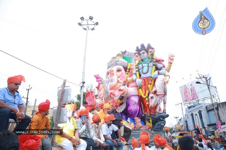 Ganesh Immersion At Hyderabad - 41 / 77 photos