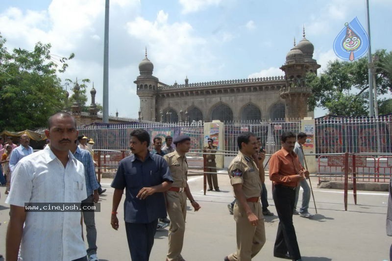 Ganesh Immersion Photos at Charminar - 9 / 18 photos