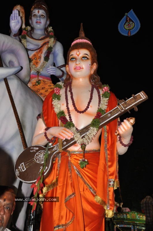 Ganesh Nimajjan At Hussain Sagar - 18 / 183 photos