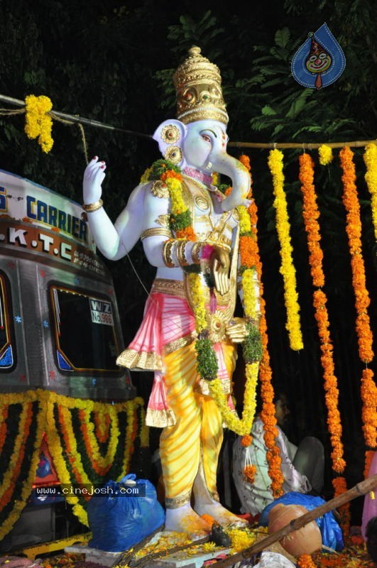 Ganesh Nimajjan At Hussain Sagar - 44 / 183 photos