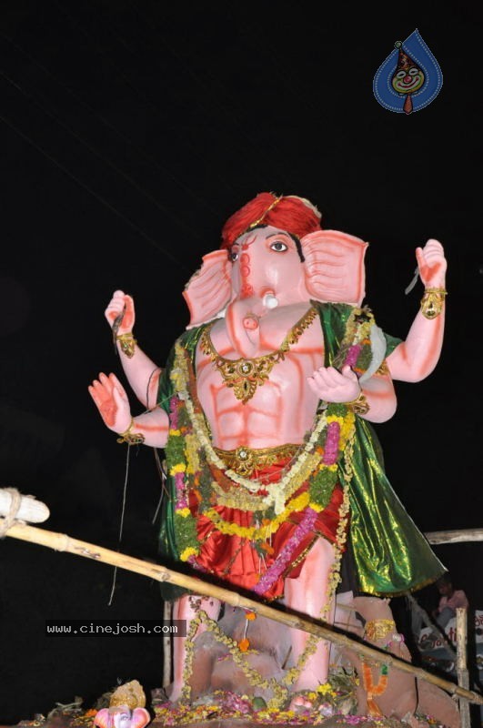 Ganesh Nimajjan At Hussain Sagar - 45 / 183 photos