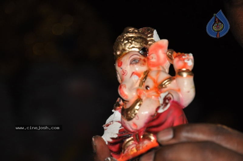 Ganesh Nimajjan At Hussain Sagar - 49 / 183 photos