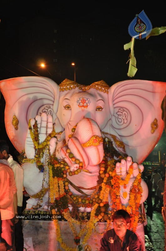 Ganesh Nimajjan At Hussain Sagar - 81 / 183 photos