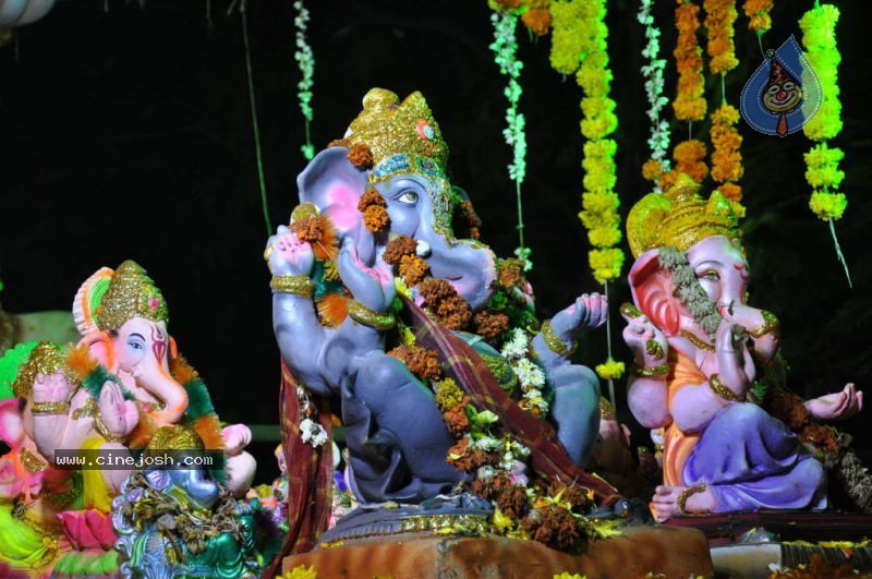 Ganesh Nimajjan At Hussain Sagar - 91 / 183 photos