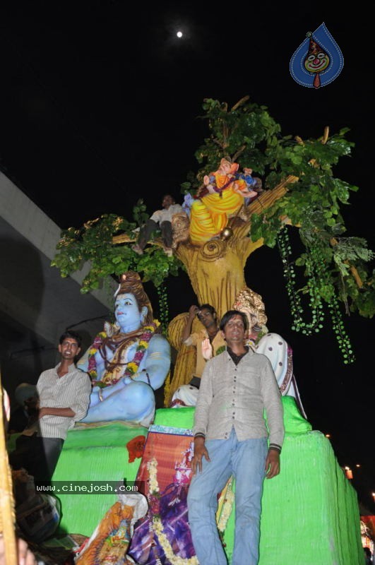 Ganesh Nimajjan At Hussain Sagar - 117 / 183 photos