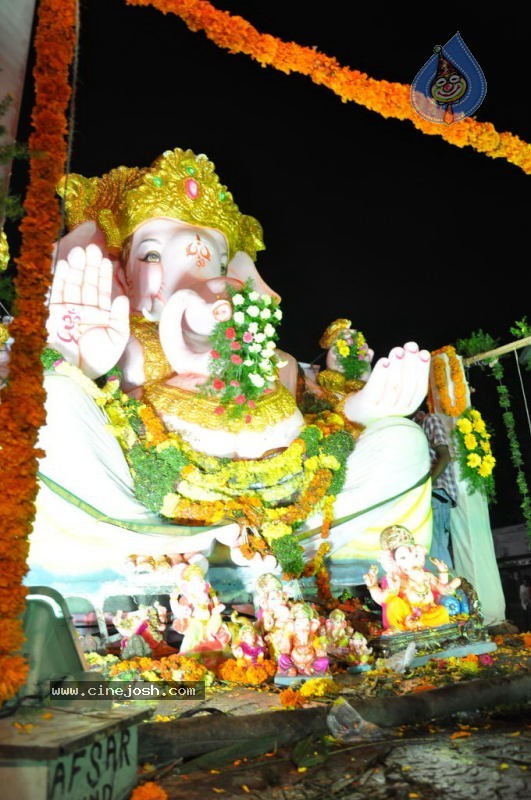 Ganesh Nimajjan At Hussain Sagar - 135 / 183 photos