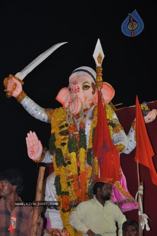 Ganesh Nimajjan At Hussain Sagar - 174 / 183 photos