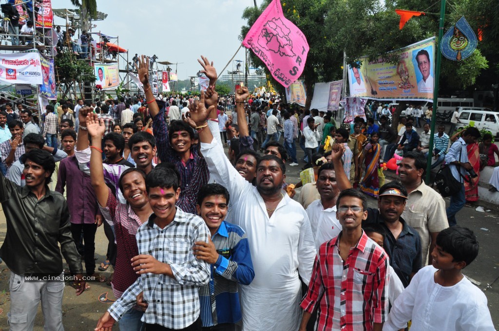 Ganesh Visarjan Photos at Hyd - 01 - 4 / 255 photos