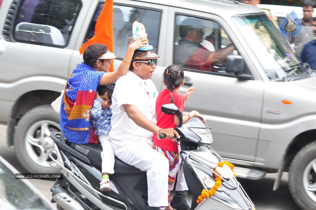 Ganesh Visarjan Photos at Hyd - 01 - 9 / 255 photos