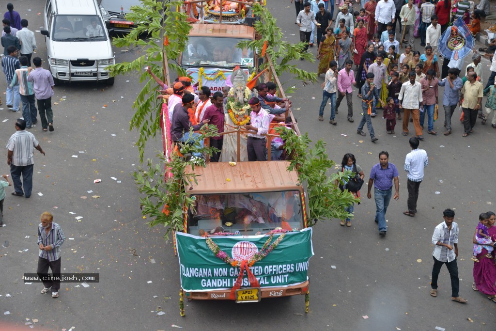 Ganesh Visarjan Photos at Hyd - 01 - 28 / 255 photos