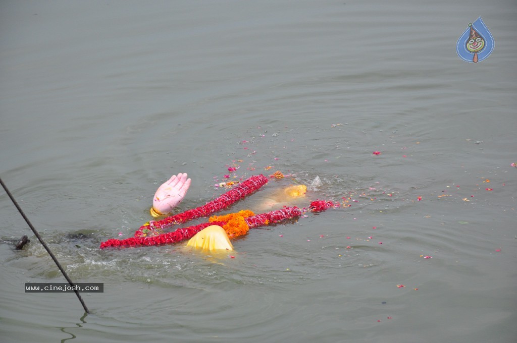 Ganesh Visarjan Photos at Hyd - 01 - 30 / 255 photos