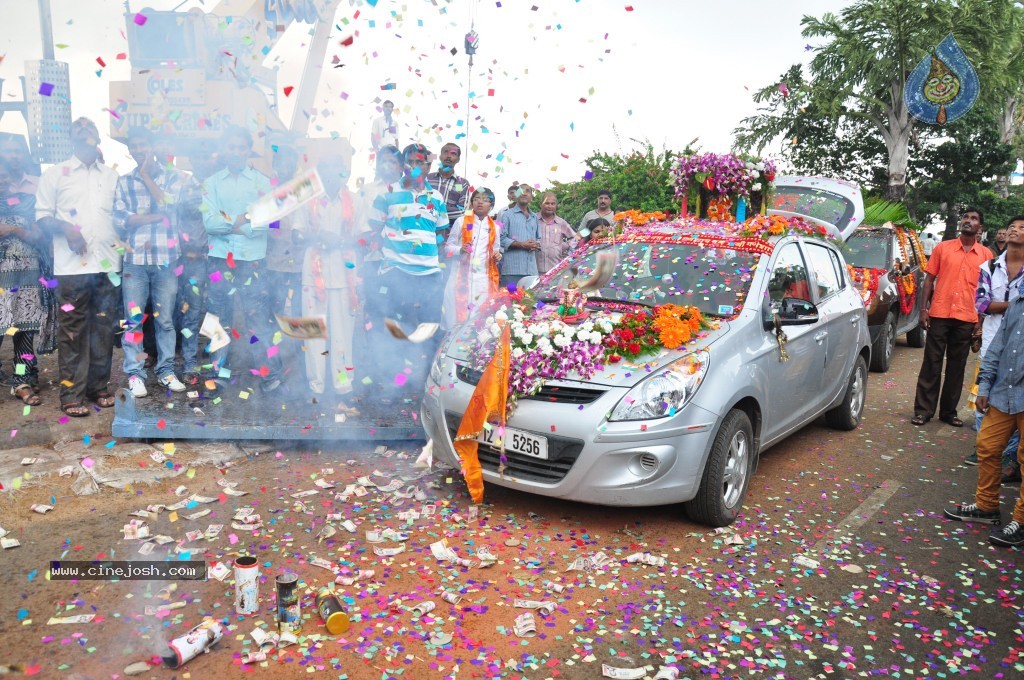 Ganesh Visarjan Photos at Hyd - 01 - 34 / 255 photos