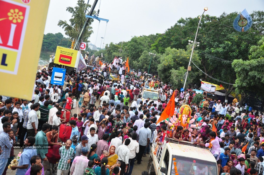 Ganesh Visarjan Photos at Hyd - 01 - 39 / 255 photos