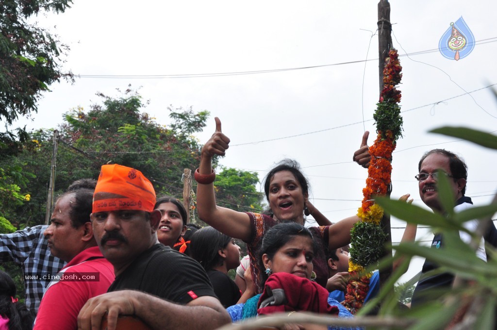 Ganesh Visarjan Photos at Hyd - 01 - 50 / 255 photos
