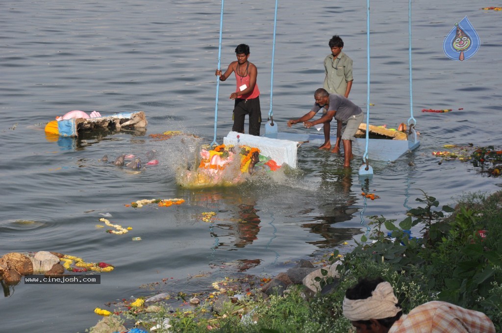 Ganesh Visarjan Photos at Hyd - 01 - 58 / 255 photos