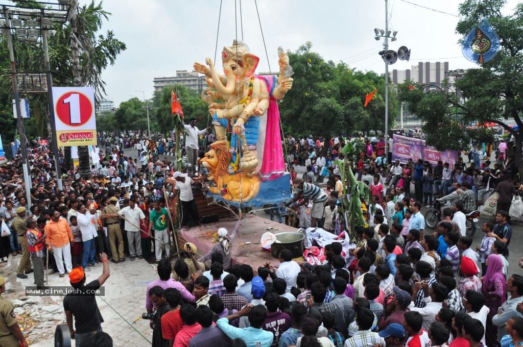 Ganesh Visarjan Photos at Hyd - 01 - 72 / 255 photos