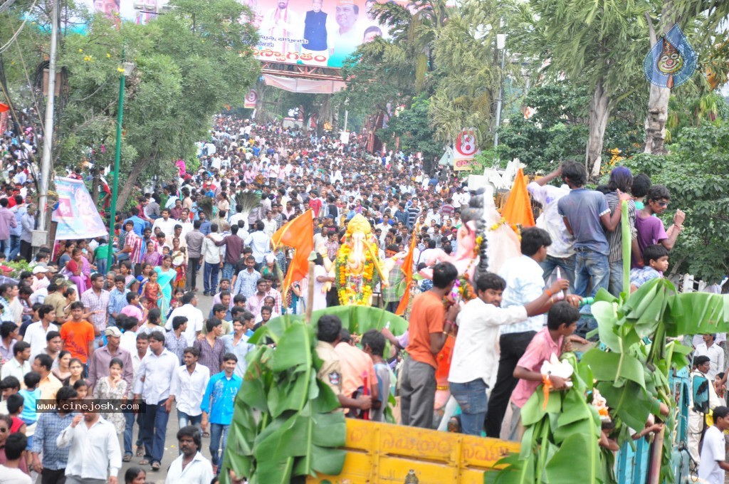 Ganesh Visarjan Photos at Hyd - 01 - 75 / 255 photos