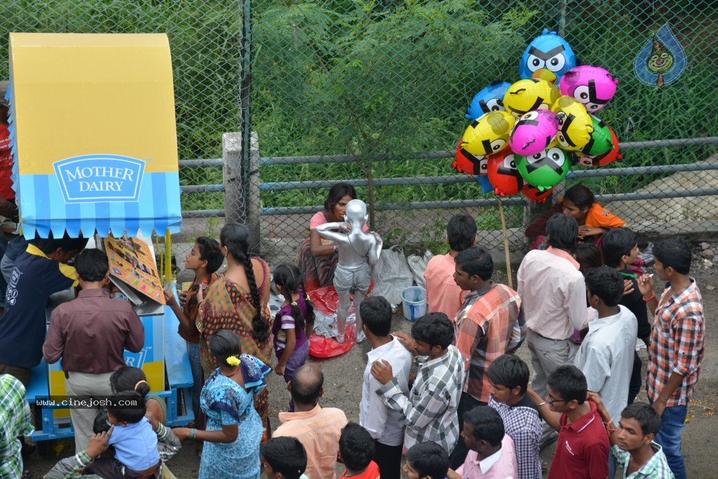 Ganesh Visarjan Photos at Hyd - 01 - 78 / 255 photos