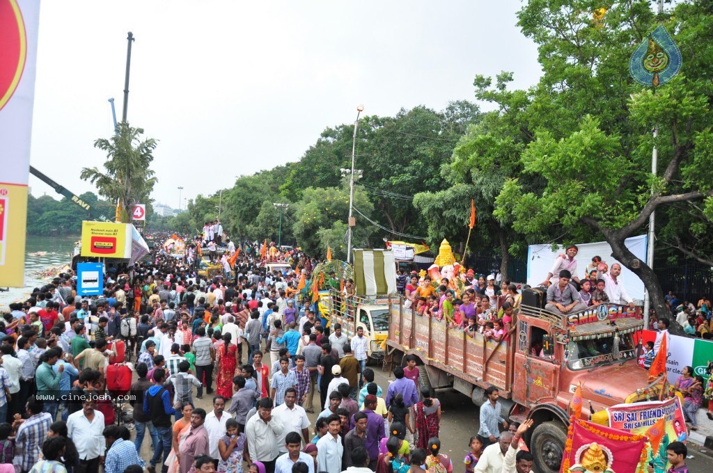 Ganesh Visarjan Photos at Hyd - 01 - 81 / 255 photos