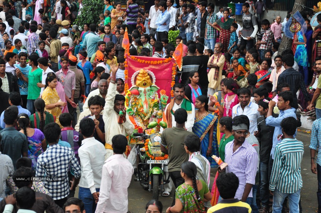 Ganesh Visarjan Photos at Hyd - 01 - 85 / 255 photos