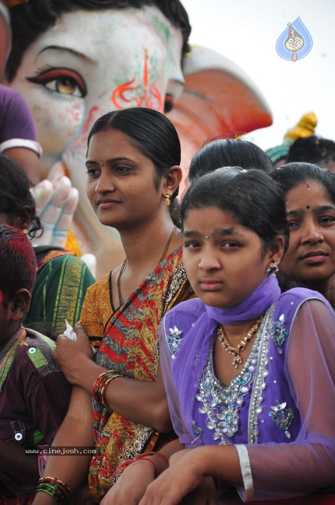 Ganesh Visarjan Photos at Hyd - 01 - 95 / 255 photos
