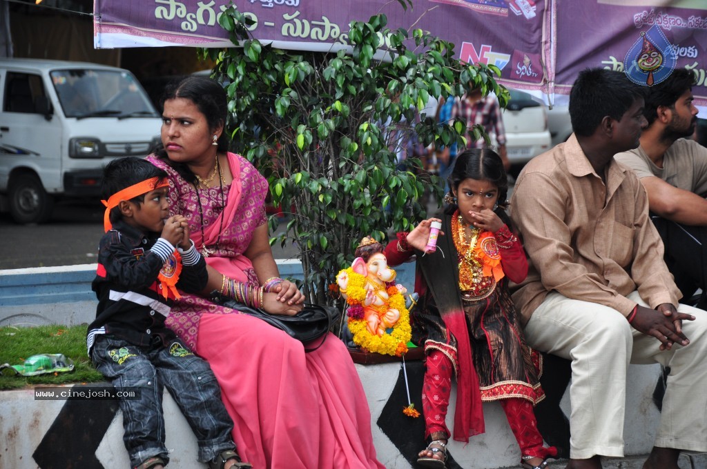 Ganesh Visarjan Photos at Hyd - 01 - 105 / 255 photos