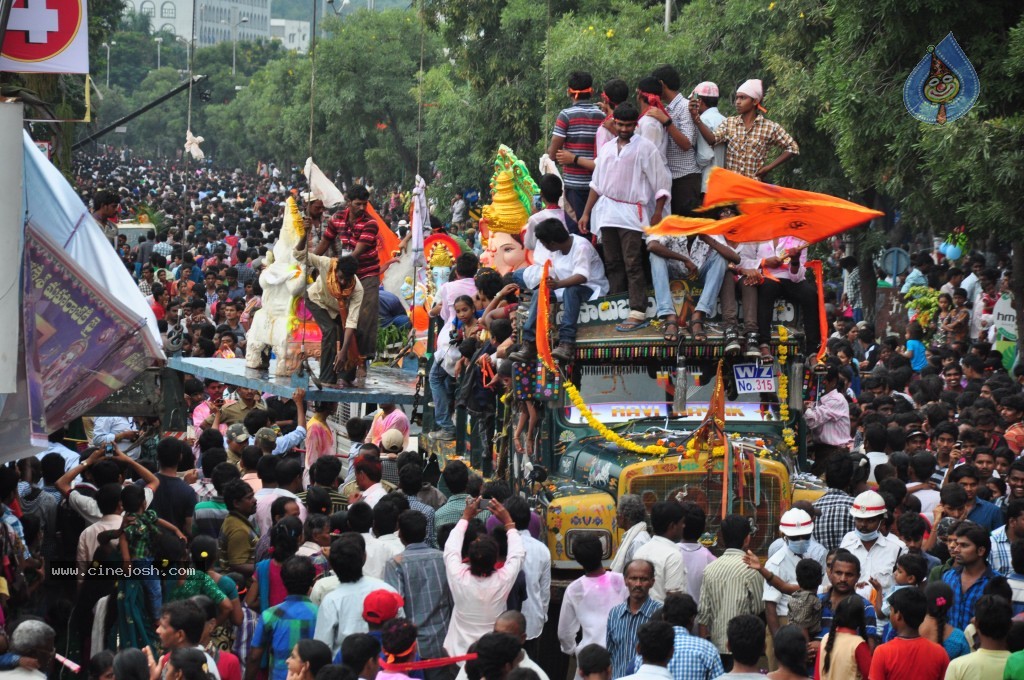 Ganesh Visarjan Photos at Hyd - 01 - 123 / 255 photos