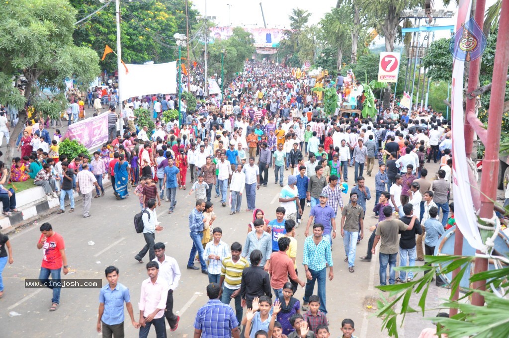 Ganesh Visarjan Photos at Hyd - 01 - 125 / 255 photos
