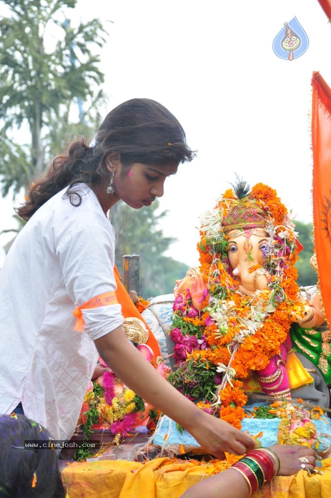 Ganesh Visarjan Photos at Hyd - 01 - 126 / 255 photos