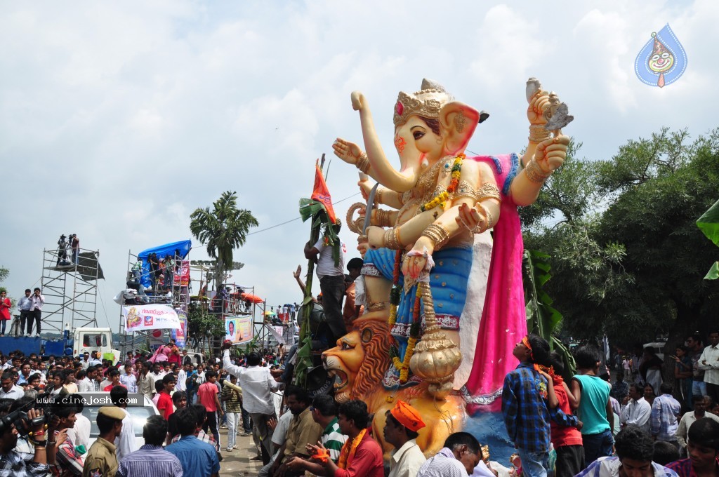 Ganesh Visarjan Photos at Hyd - 01 - 129 / 255 photos